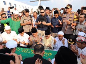 Momen Kapolri, Anies, hingga Zulhas Doakan Jenazah Arifin Ilham