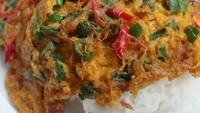 Wangi telur dadar makin menggelitik karena telur dadar ini memakai campuran saus bolognese ditambah cabai dan daun bawang. Foto : Instagram @dapurlinna