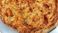 Telur dadar yang digoreng garing keriting pinggirnya sudah terbayang renyah dan gurihnya. Apalagi disuap dengan nasi hangat. Foto : Instagram @misscarolinebong