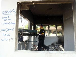 Pos Polisi Sarinah Mulai Dibersihkan