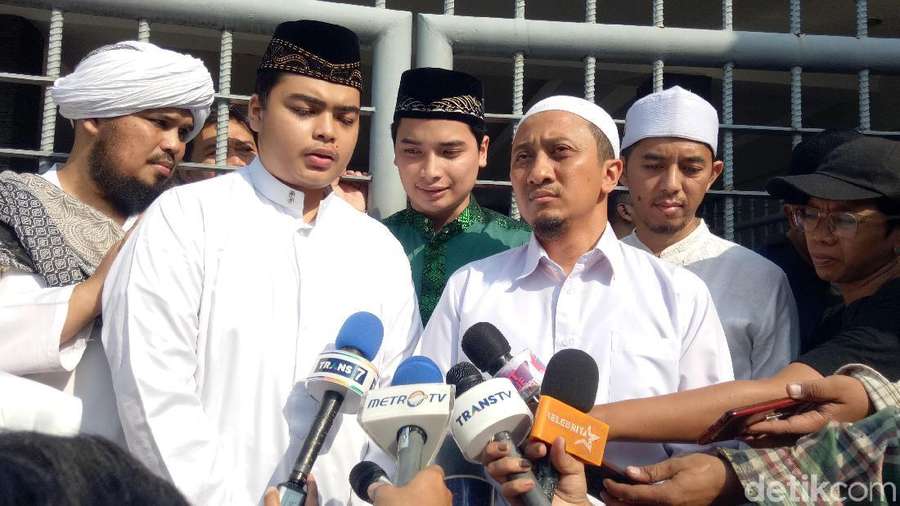 Jenazah Ustaz Arifin Ilham Disambut Tokoh Ulama dan Sahabat