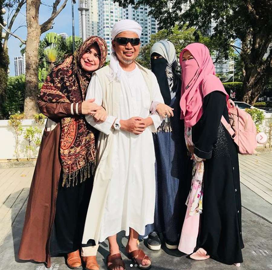 Momen Indah Ustaz Arifin Ilham Bersama Keluarga