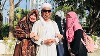 Ustaz Arifin Ilham dikenal sebagai kepala keluarga yang adil dan sangat sayang kepada keluarganya. Dok. Instagram/kh_m_arifin_ilham