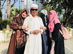 Tiga Bidadari Dampingi Ustaz Arifin Ilham saat Hembuskan Napas Terakhir