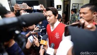 Hilda juga disebut oleh seorang saksi kerap datang dan tinggal berdua di kosan Kriss Hatta. Pool/Ismail/detikFoto.