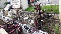 Saat ini polisi masih mencari pelaku yang melakukan pembakaran hingga memprovokasi massa.