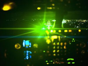 Mata Pilot Kena Sinar Laser, Pesawat Ini Tetap Mendarat Selamat