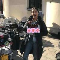 Ketika diminta apakah aku senang memakai hijab untuk peran ini, aku langsung mengiyakan. Aku langsung berfoto selfie memakai dupatta (kain India) sebagai hijab dan mengirimkannya kepada casting director, ungkap Zoha dilansir dari Metro. Foto: Instagram/Zoha_purplemush