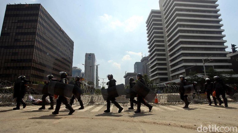 Pemprov DKI Buat Inventaris Kerusakan Fasilitas Umum Pasca 22 Mei Pemprov DKI Buat Inventaris Kerusakan Fasilitas Umum Pasca 22 Mei
