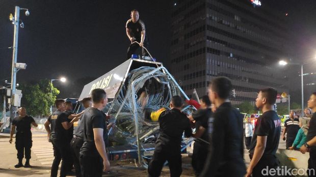 Situasi Mulai Kondusif, Jalan Wahid Hasyim Sudah Bisa Dilalui Kendaraan