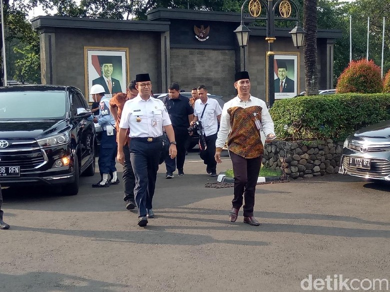 Kapolri dan Anies Baswedan Sudah Tiba di Halim Perdana Kusuma Kapolri dan Anies Baswedan Sudah Tiba di Halim Perdana Kusuma