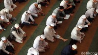 Surat Al-Fajr menjadi salah satu amalan yang diserukan Ustaz Arifin untuk tak putus dibaca oleh para santrinya. Membaca surat ini juga menjadi salah satu wasiat yang ia tinggalkan sebelum meninggal.