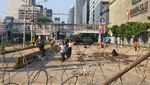 Menengok Aksi PPSU Bersihkan Sisa Rusuh Depan Bawaslu