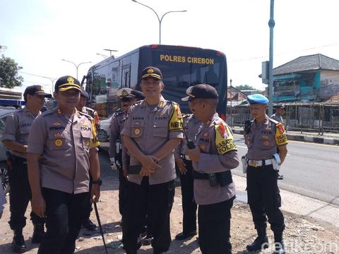 Demi Kelancaran Mudik, Tukang Becak Pasar Cirebon Dapat Kompensasi (subuh.....)