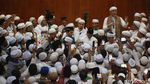 Momen Ribuan Jemaah Salatkan Jenazah Ustaz Arifin Ilham