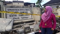 Saat ini Mapolsek Tambelangan telah dipasangi garis polisi.