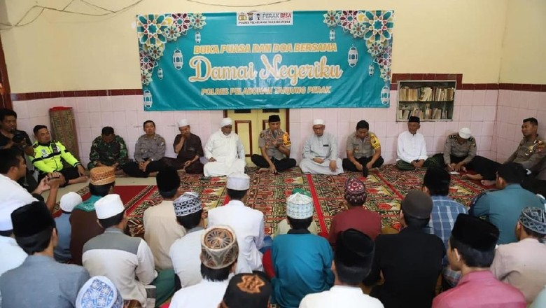 Jaga Surabaya Kondusif, Polisi Silaturahmi ke Ulama dan Doa Bersama Jaga Surabaya Kondusif, Polisi Silaturahmi ke Ulama dan Doa Bersama