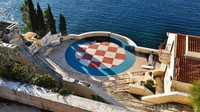 Lokasi The Mountain vs The Viper, Oberyn Martell berduel dengan Gregor Clegane. Lokasi syuting ini ada di ampiteater Hotel Belvedere, Kroasia (CNN)