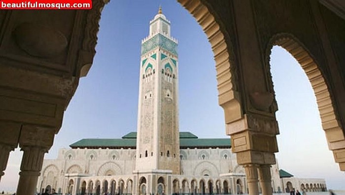 Masjid Hassan II berdiri megah dan mempesona di kawasan Casablanca Maroko. Tak heran, masjid ini disebut sebagai salah satu masjid terindah di dunia. Mau lihat?