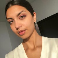 Sebagai seorang muslim, Zoha mengatakan bahwa dia berharap agar ada lebih banyak lagi wanita muslim dan berhijab yang ada di industri entertainment. Aku ingin mengubah narasi muslim di media, ucapnya.  Foto: Instagram/Zoha_purplemush