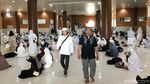 Jenazah Bertolak dari Halim dan Penantian Para Pelayat