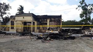 Begini Kondisi Polsek Tambelangan Sampang yang Dibakar Massa
