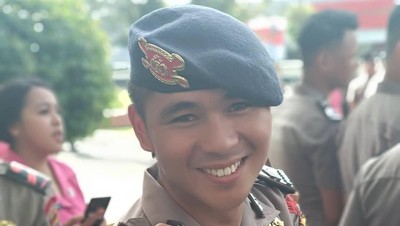 Sosok Viral Brimob Ganteng yang Dikira dari China di Aksi Demo 22 Mei
