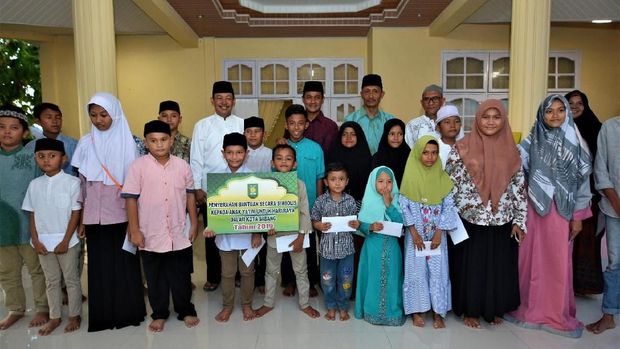 Raut Ceria Anak Yatim Sabang dapat Uang Lebaran Rp 2 Juta/Orang