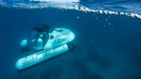 Untuk tarif, kamu akan dikenakan biaya sekitar Rp 43,4 juta untuk dua orang. Kapal selam ini mampu menampung 3 orang dengan rincian dua penumpang dan satu supir. Kamu akan dibawa menikmati perjalanan laut di Great Barrier Reer selama 1 jam. (dok ScUber Queensland)