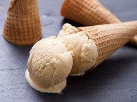Keanu Reeves Rela Beli Es Krim Demi Berikan Tanda Tangan ke Penggemarnya
