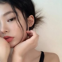 Kang Lee Seul pun mengetahui bahwa dirinya sering disamakan dengan idol 22 tahun tersebut. Ia mengaku berterima kasih atas pujian tersebut tapi juga merasa bersalah kepada fans Jennie. Foto: Instagram
