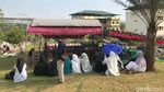 Jenazah Bertolak dari Halim dan Penantian Para Pelayat