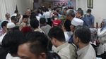 Momen Prabowo Jenguk Massa Pendemo di Bawaslu yang Terluka