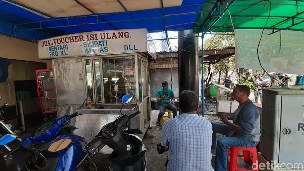 warung yang dibakar