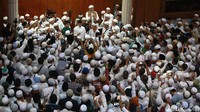Setelah disalatkan, jenazah Arifin Ilham diberangkatkan ke Ponpes Az-Zikra Gunung Sindur. Di ponpes tersebut jenazah Arifin Ilham akan disalatkan kembali sebelum dimakamkan.