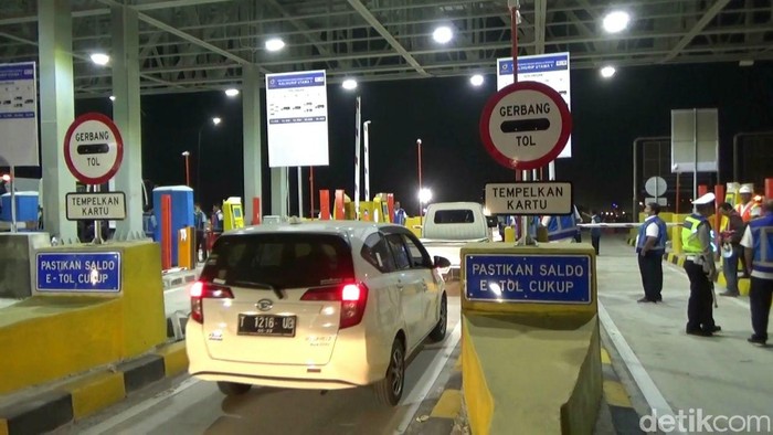 Gerbang tol Cikampek Utama dan Kalihurip utama