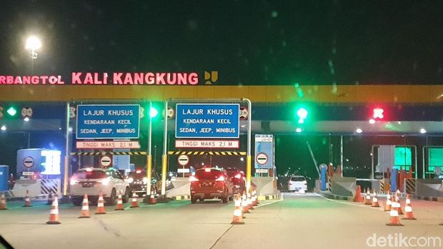 Gerbang tol Kali Kang Kung