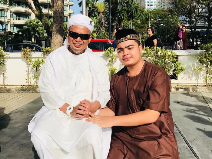 Ustaz Arifin Ilham dan putra keduanya, Ameer Azzikra