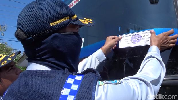 Pemeriksaan bus jelang arus mudik di Rembang
