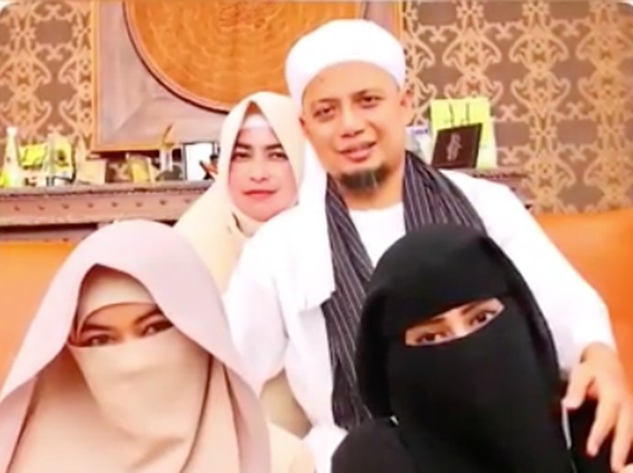 Ustaz Arifin Ilham dan para Istrinya.