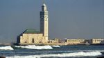 Megahnya Masjid Hasan II yang Berdiri di Atas Samudera Atlantik