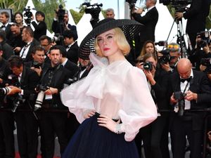 Sempat Pingsan Akibat Gaun Ketat, Elle Fanning Memukau Lagi di Cannes 2019
