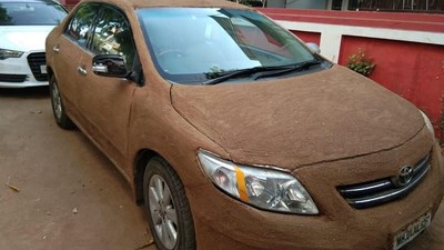 Corolla Altis Dilumuri Kotoran Sapi Supaya Mobil Adem