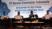 Direktur Utama PT KCI Wiwik Widayanti, menyampaikan kesiapan Kereta Commuterline hadapi lonjakan penumpang jelang musim liburan Lebaran 2019 saat konpers di Kawasan Menteng, Jakarta Pusat, Kamis (23/5/2019).