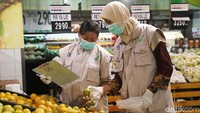 Petugas memeriksa produk peternakan sebanyak 10 sampel dengan parameter uji yaitu uji kebusukan dan uji formalin. Sedangkan produk pertanian sebanyak 25 sampel dengan parameter uji yaitu uji formalin, residu pestisida, klorin.