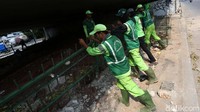 Perbaikan pagar ini tidak menggangu arus lalu lintas.