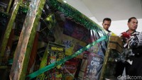 Kegiatan tersebut bertujuan untuk memeriksa kelayakan parcel Lebaran.