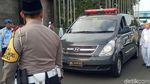 Jenazah Bertolak dari Halim dan Penantian Para Pelayat
