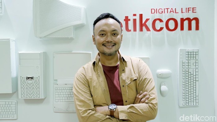 Penulis Valiant Budi saat berkunjung ke kantor detikcom. (Foto: Asep Syaifullah/detikHOT) Penulis Valiant Budi saat berkunjung ke kantor detikcom. (Foto: Asep Syaifullah/detikHOT)