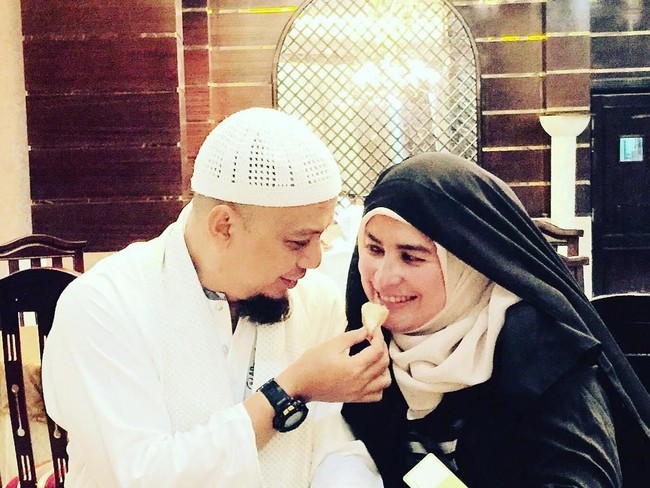Kulineran Almarhum Ustaz Arifin Ilham hingga Gerai McD Terkecil di Dunia